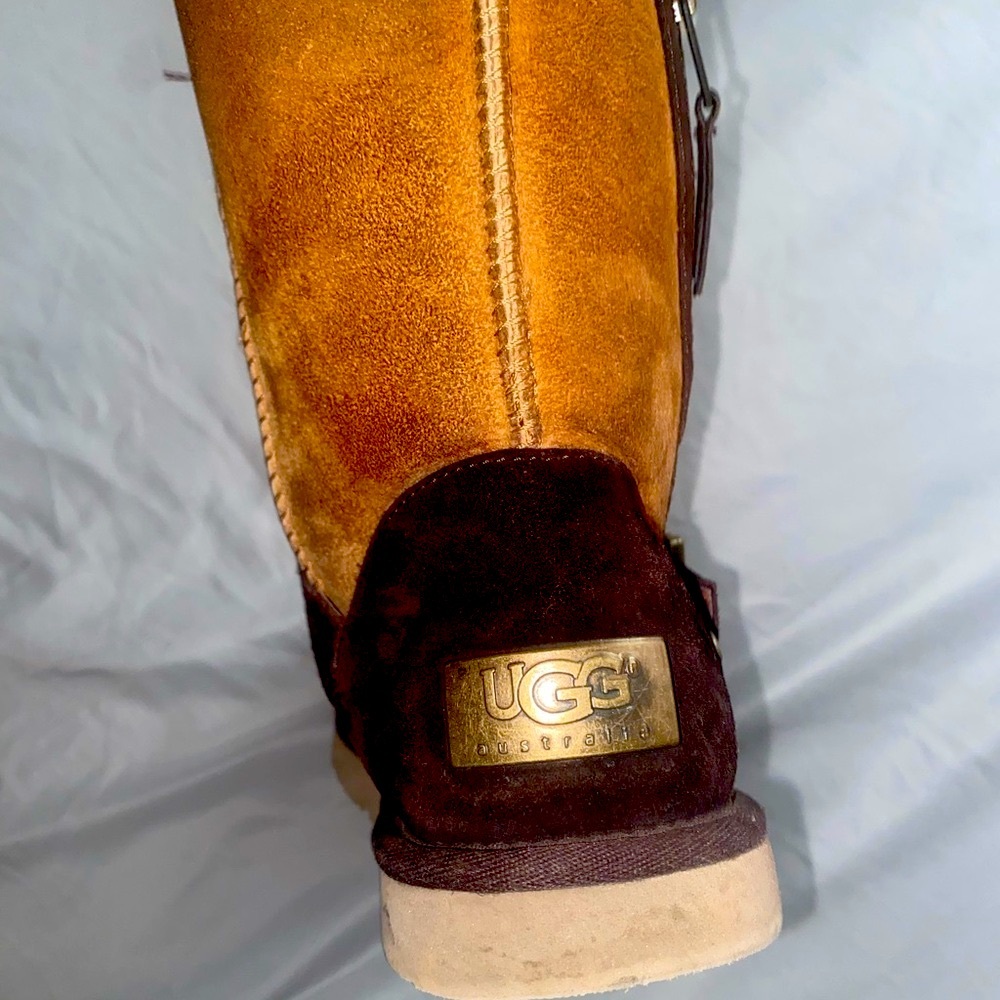 UGG Australia Unique boots with a brown buckle.